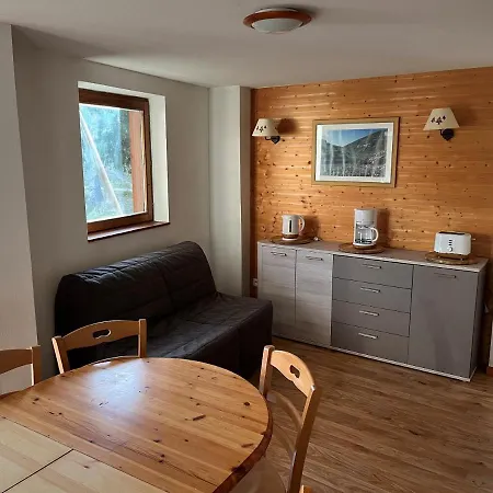 8 Personnes Au Pied Des Pistes Chamrousse